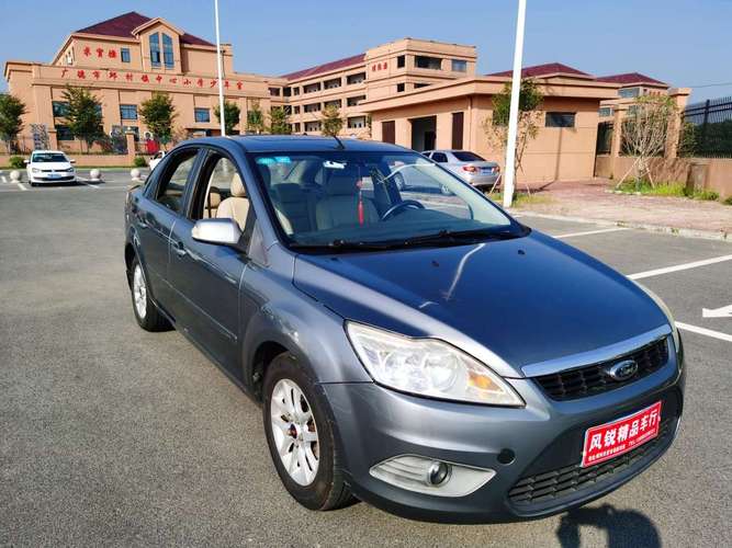 福特福克斯2011款三厢车／福克斯2011 三厢