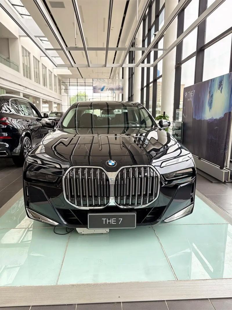 宝马7系价格及图片及价格表(宝马7系车型及价格)