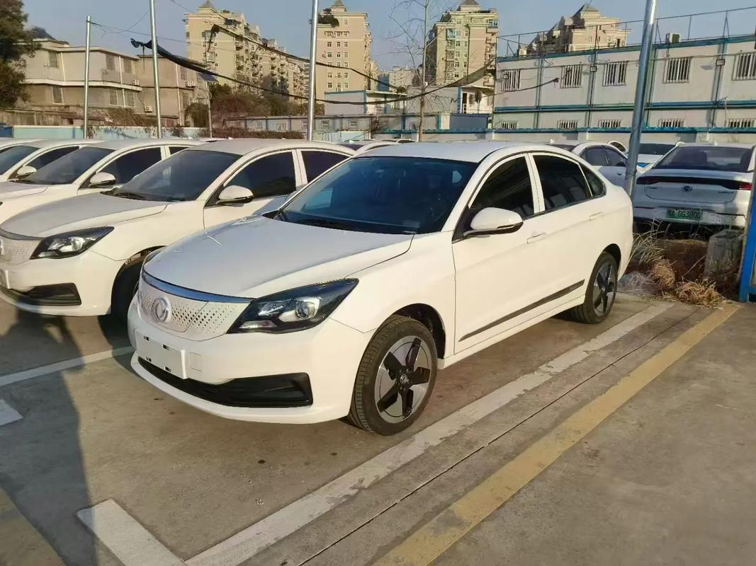 东风e70属于什么档次/东风e70属于什么档次的车